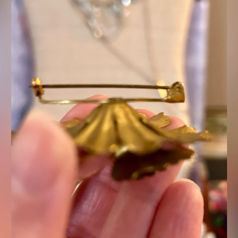 Vintage Pink Painted Metal Carnation Brooch - Picture 8 of 11